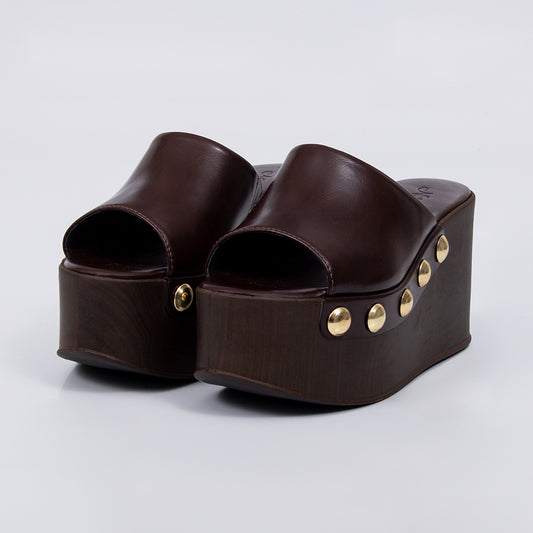 Giza - Tamanco Anabela Feminina Plataforma Tachas Douradas Marrom Escuro