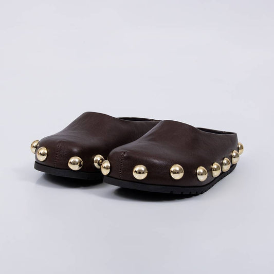 Oslo - Clog Feminino com Tachas Douradas Marrom