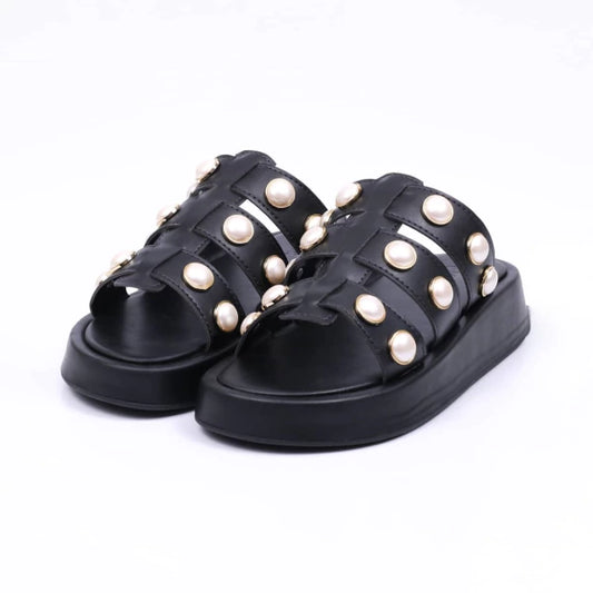 Odessa - Flatform Feminina Com Aplicações Nas Tiras Preta