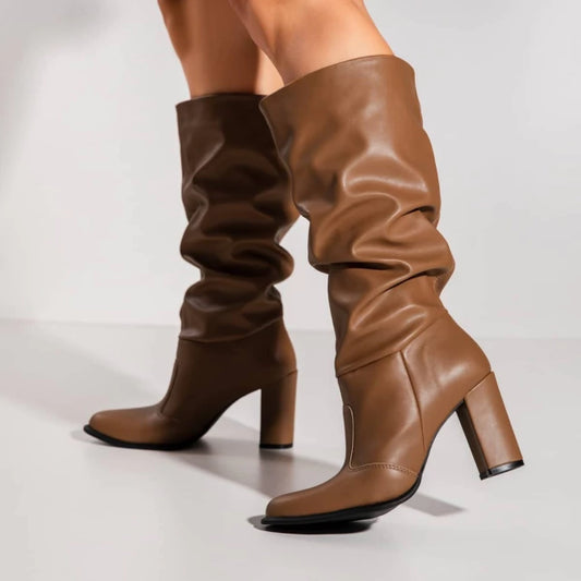 Emily - Bota Feminina Slouch Salto Grosso Cano Médio Marrom Canyon