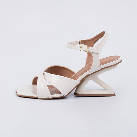 Caribe - Sandália Feminina Tiras Salto Escultural Fivela Off-white