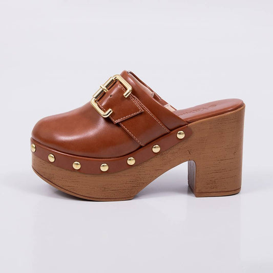 Isis - Tamanco Feminino Plataforma Meia Pata Tachas Caramelo