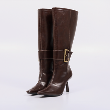 Perla - Bota Feminina Elegante Cano Médio Salto Fino Fivela Marrom Escuro