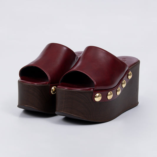 Giza - Tamanco Anabela Feminina Plataforma Tachas Douradas Vermelho