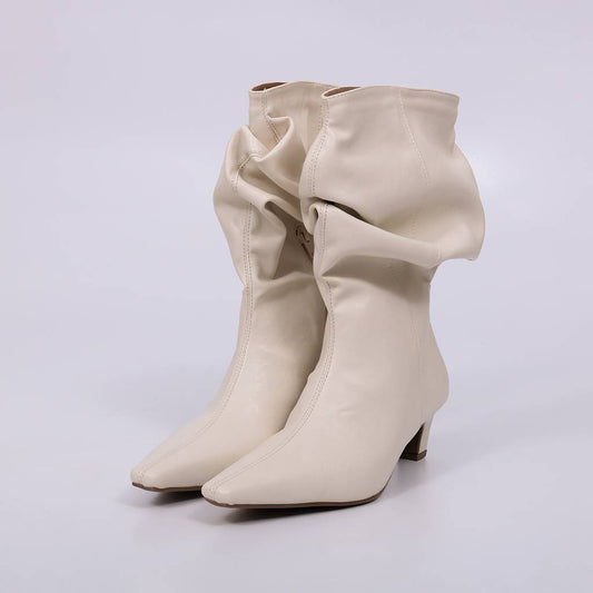 Sofia - Bota Feminina Slouchy Salto Baixo Bico Fino Off White