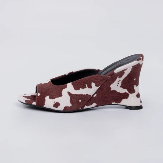 Oasis - Tamanco Feminino Anabela Bico Aberto Vaca Marrom