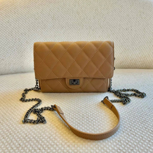 Maya - Bolsa Feminina Tiracolo Matelassê Corrente Marrom Capuccino