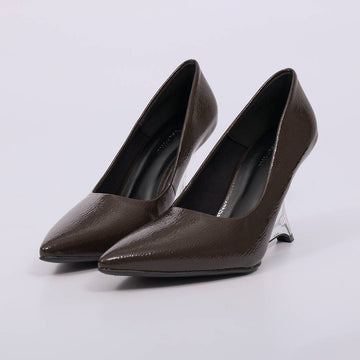 Selene - Scarpin Feminino Salto Geométrico Bico Fino Marrom Escuro
