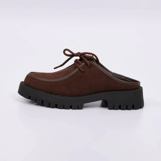 Emily - Mule Feminino Tratorado Camurça com Cadarço Marrom Escuro