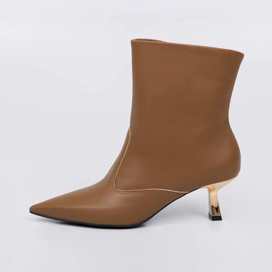 Samara – Bota Feminina Salto Baixo Zíper Aplicação Marrom Claro