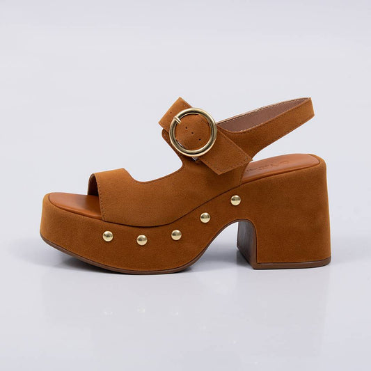 Triz - Sandália Feminina Meia Pata Salto Bloco Tachas Caramelo