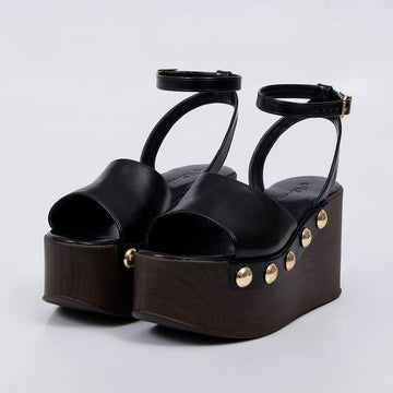 Marrocos - Sandália Feminina Anabela Tachas Douradas Preto