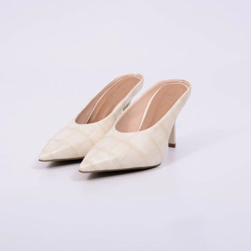 Liria - Mule Casual Feminino Salto Fino Bico Fino Off White