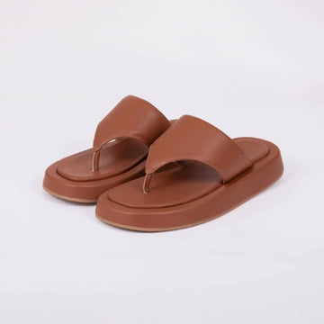 Isis - Chinelo Feminino Flatform Tiras de Dedo Caramelo