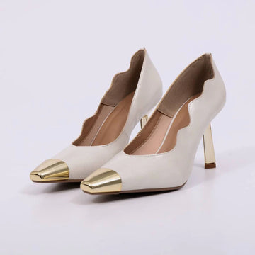 Vitória - Scarpin Feminino Salto Fino Bico Metalizado Off White