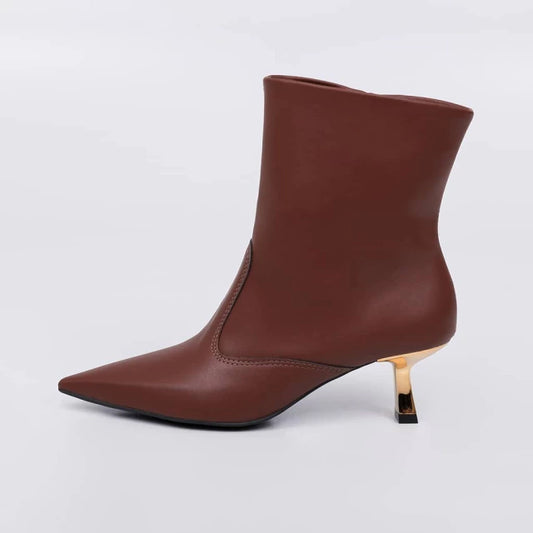 Samara – Bota Feminina Salto Baixo Zíper Aplicação Marrom