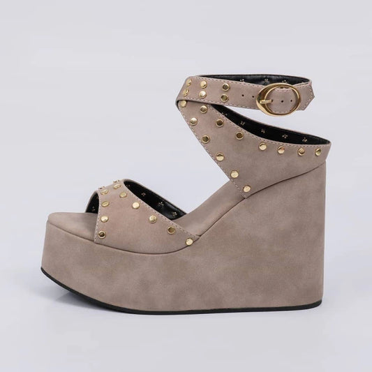 Nolita - Sandália Feminino com Fivela de Camurça Cinza