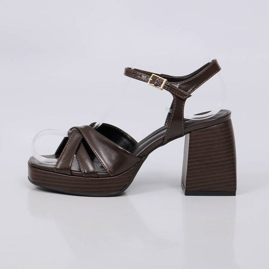 Emy - Sandália Feminina Salto Bloco Tiras Cruzadas Marrom