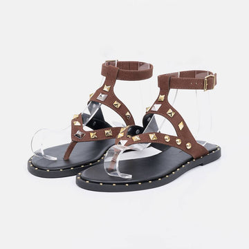 Rita - Sandália Rasteira Feminina Tachas e Fivela Marrom