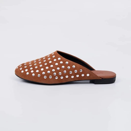 Sue - Clog Feminino Camurça Aplicação Marrom Caramelo