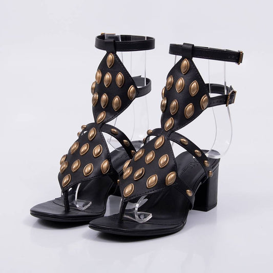 Nairóbi - Sandália Feminina Tachas Douradas Salto Bloco Preto