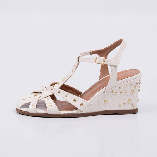 Quênia - Sandália Feminina Anabela Tachas Douradas Off-white
