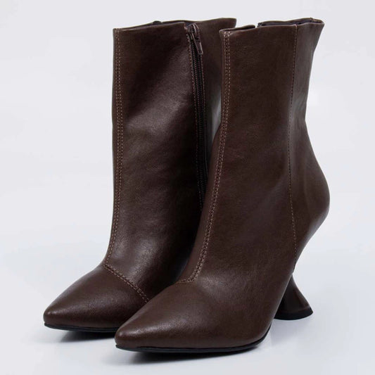 Noa - Bota Feminina Bico Fino Salto Geométrico Marrom Cacau