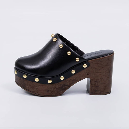 Catrina - Tamanco Feminino Meia Pata Tachas Douradas Preto