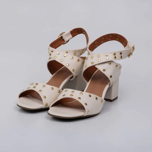 Boeme - Sandália Feminina com Tachas Salto Bloco Off-white