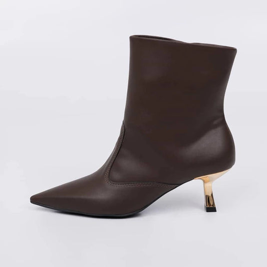 Samara – Bota Feminina Salto Baixo Zíper Aplicação Marrom Escuro