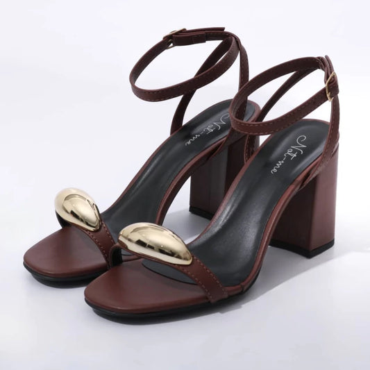 Dallas - Sandália Feminina Aplicação Salto Grosso Marrom