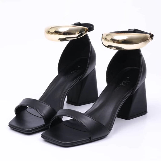 Suíça - Sandália Feminina De Bico Quadrado Aplicação Preto