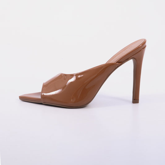 Violeta – Tamanco Feminino Salto Alto Verniz Aberto Caramelo