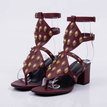 Nairóbi - Sandália Feminina Tachas Douradas Salto Bloco Vermelho