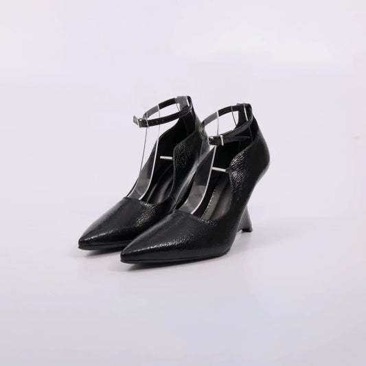 Pérola – Scarpin Feminino Salto Baixo com Tira no Tornozelo Preto