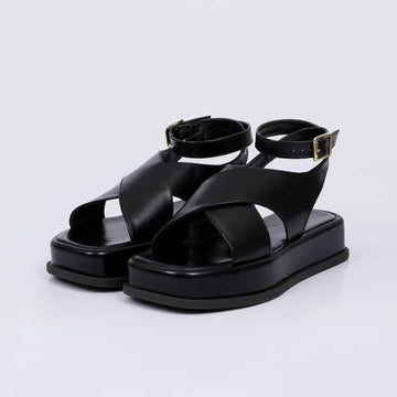 Califa - Sandália Feminino Flatform Bico Quadrado com Tira Preta