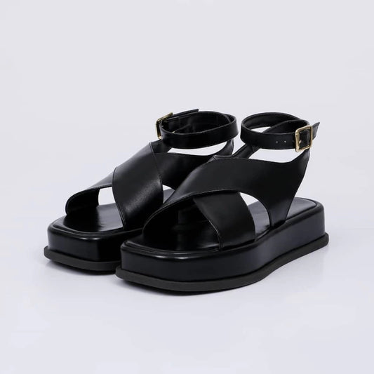 Califa - Sandália Feminino Flatform Bico Quadrado com Tira Preta