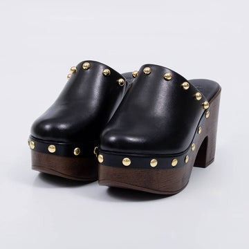 Catrina - Tamanco Feminino Meia Pata Tachas Douradas Preto