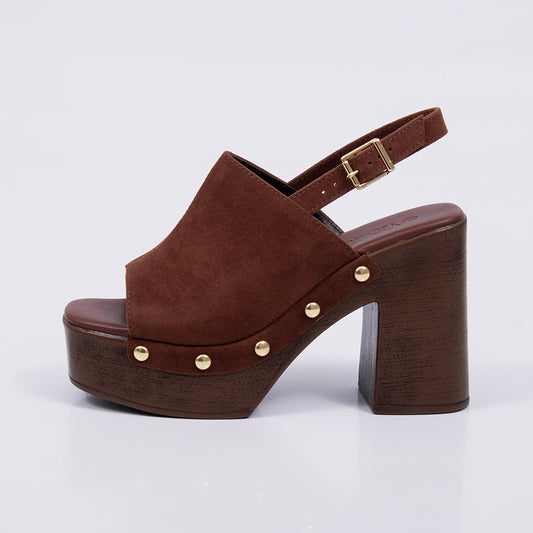 Netuno - Sandália Feminina Meia Pata Salto Bloco Tachas Marrom