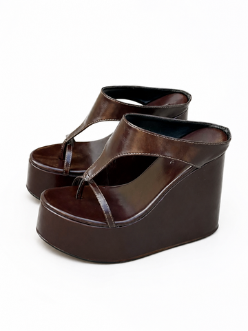 Jade – Tamanco Feminino Plataforma Anabela Tira Dedo Rocha