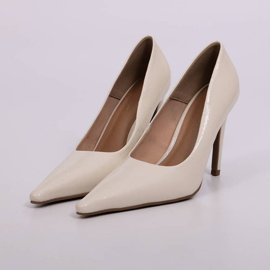 Lua – Scarpin Feminino Salto Fino Bico Fino Verniz Off White