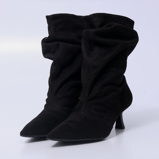Cora – Bota Feminina Cano Médio Slouchy Salto Fino Preta