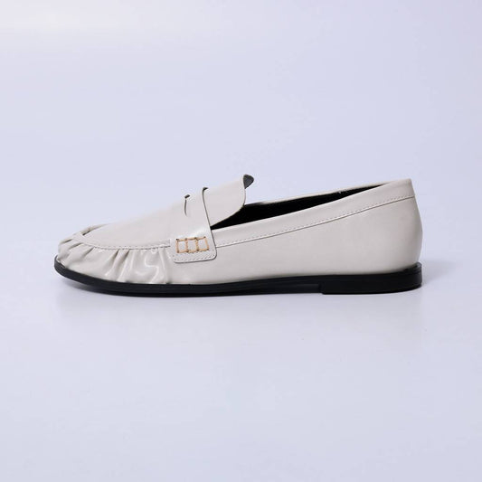 Filipa – Mocassim Feminino Bico Redondo Franzido Off White