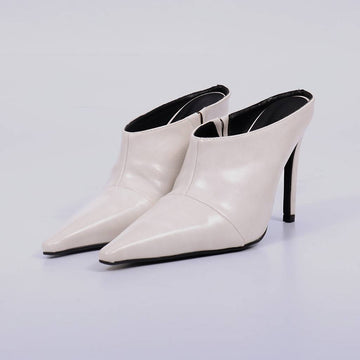 Cleo – Mule Feminino Bico Fino Salto Fino OFF White
