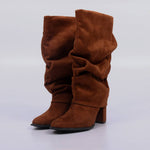 Laguna – Bota Feminina Cano Alto Slouch Camurça Salto Bloco Caramelo