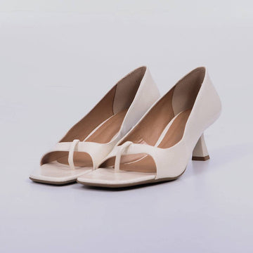 Paula – Scarpin Feminina Salto Geométrico Verniz Aberta Off White