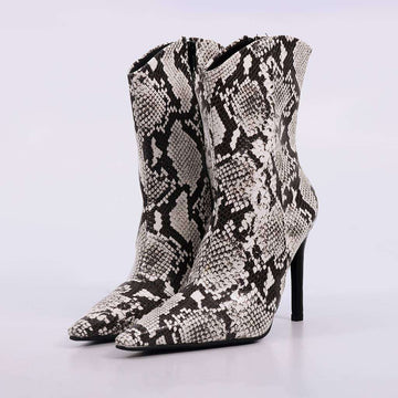 Gisele – Bota Feminina Cano Médio Salto Alto Animal Print Branco
