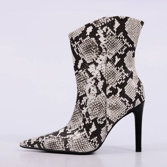 Gisele – Bota Feminina Cano Médio Salto Alto Animal Print Branco
