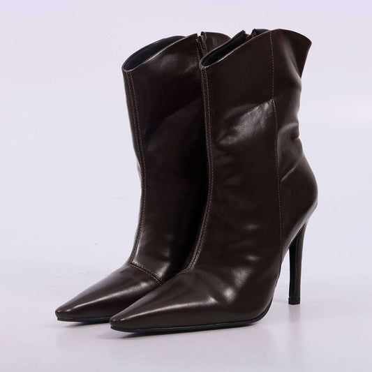Gisele – Bota Feminina Cano Médio Salto Alto Marrom Escuro