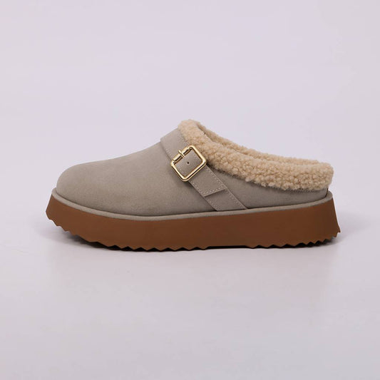 Nati – Clog Feminino Plataforma Camurça Forro em Pelúcia Fivela Off White